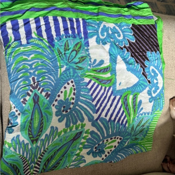 STELLA AND DOT Union Square Botanical Blue/Green Oversized Scarf Approx. 66x37” - Picture 2 of 4